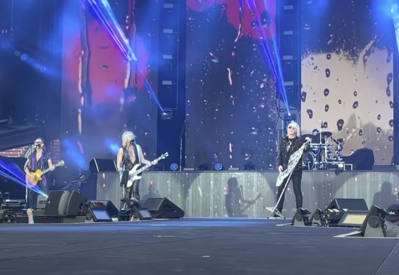 Def Leppard's live performance